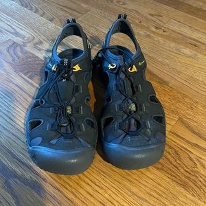 EUC Men’s Keens, black, size 9